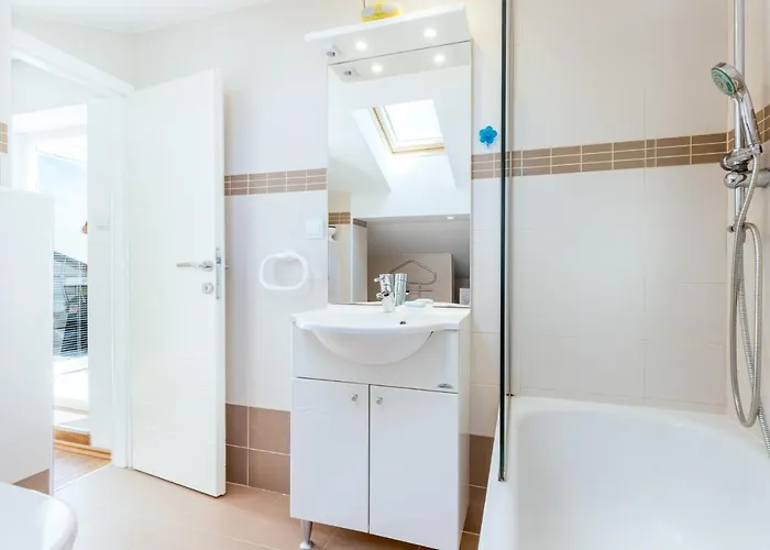 Aqua-juric Apartment *